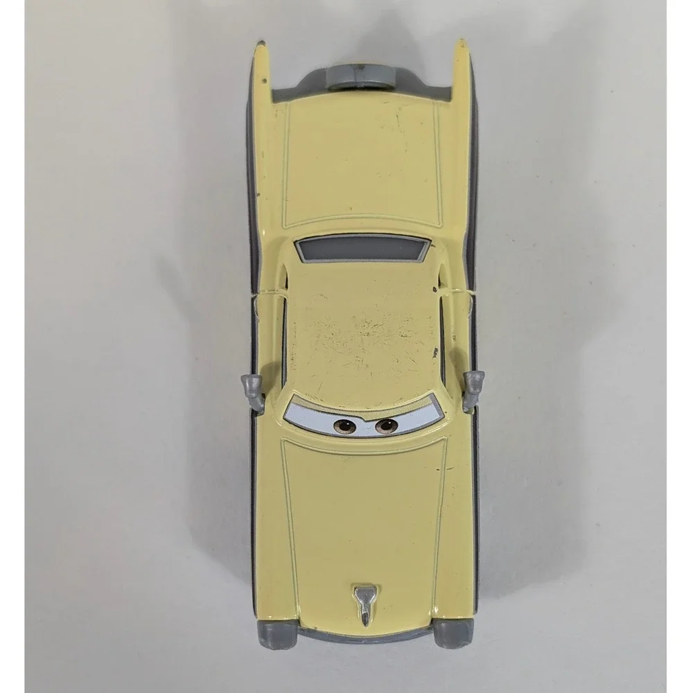 Disney Pixar Cars Mattel Nicky B. Yellow Diecast Character Car GKE14 N03A